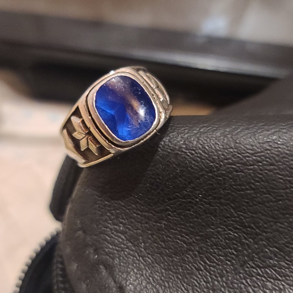 Mens Ring.  Blue sapphire